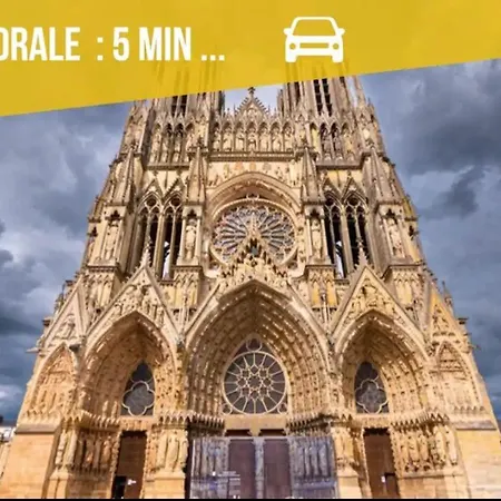 Family Cathedral View - Private Parking Apartman *